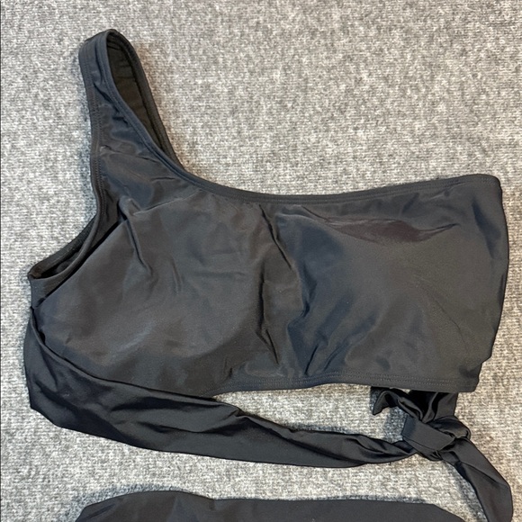 Black One-Shoulder Bikini Set - Picture 6 of 7